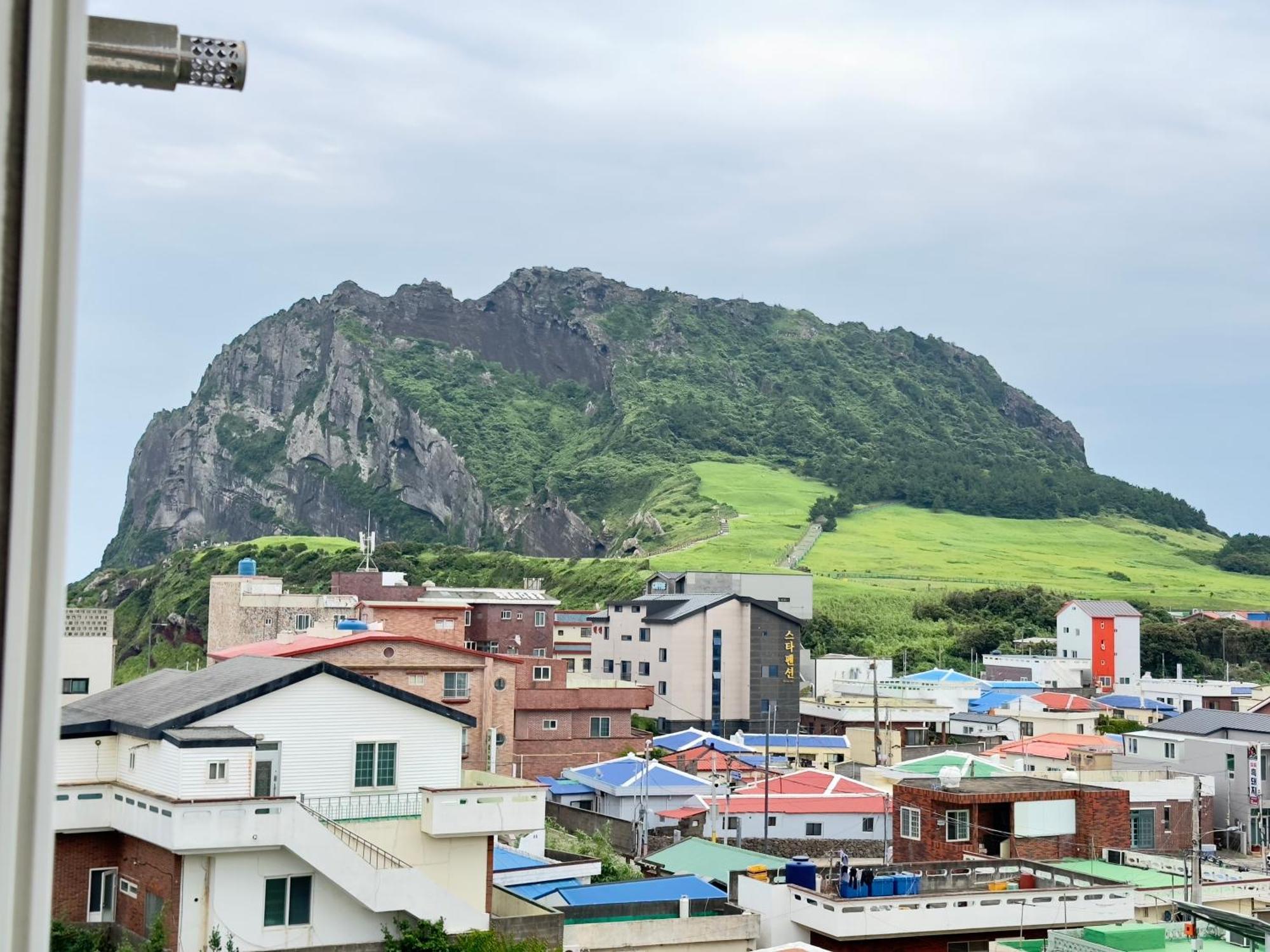 Pureun Jeju Pension Seogwipo Exterior photo